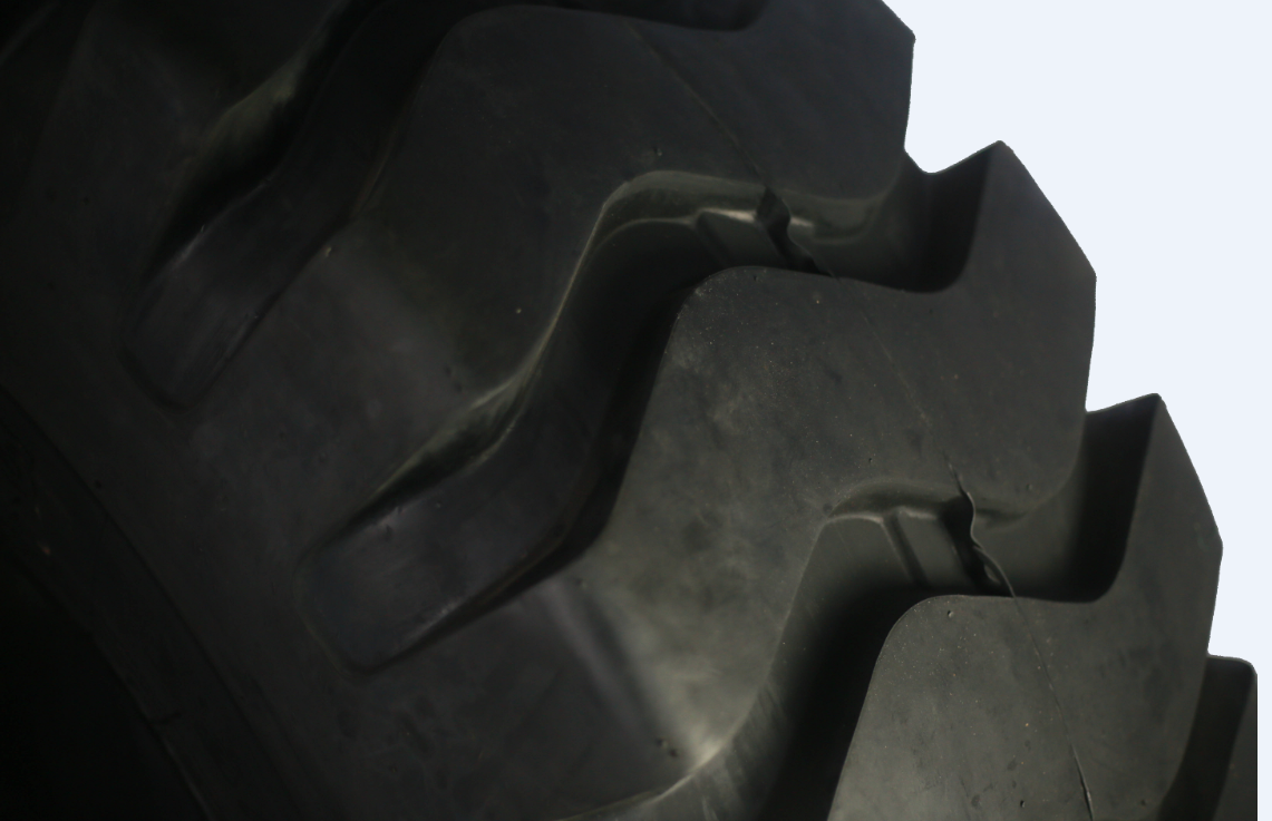 成都压路机轮胎.png